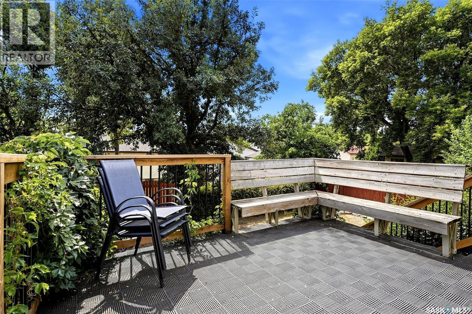 1250 Mcneill Crescent, Regina, SK - Outdoor