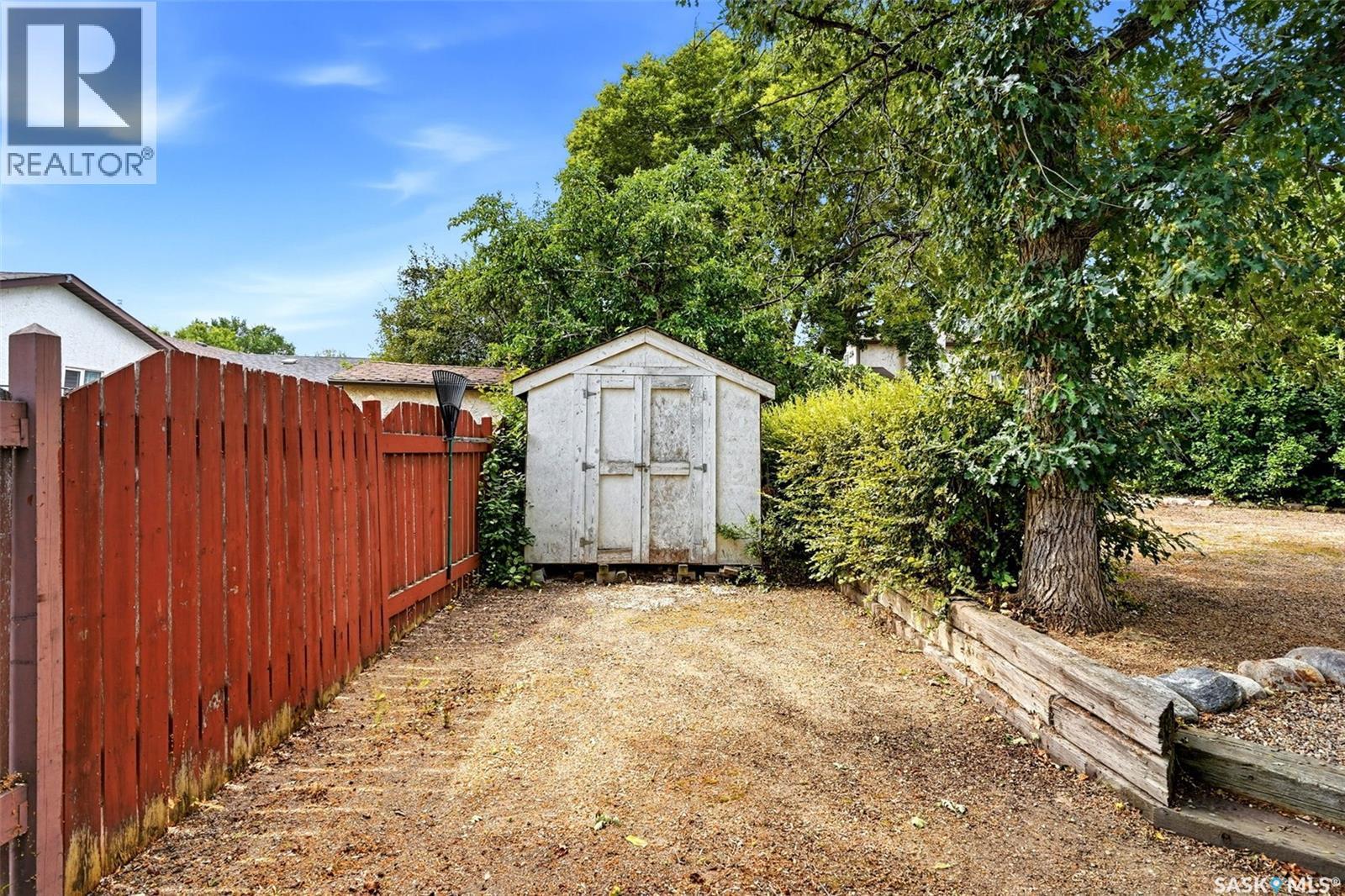 1250 Mcneill Crescent, Regina, SK - Outdoor