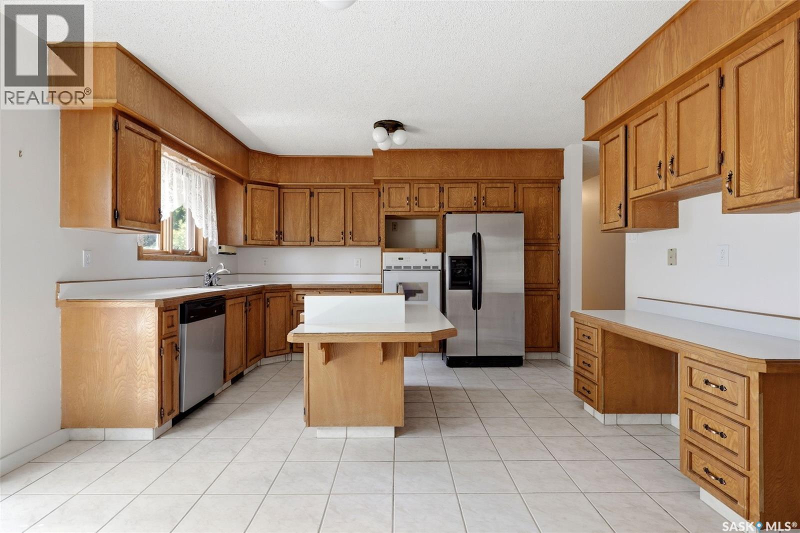 1250 Mcneill Crescent, Regina, SK - Indoor Photo Showing Kitchen