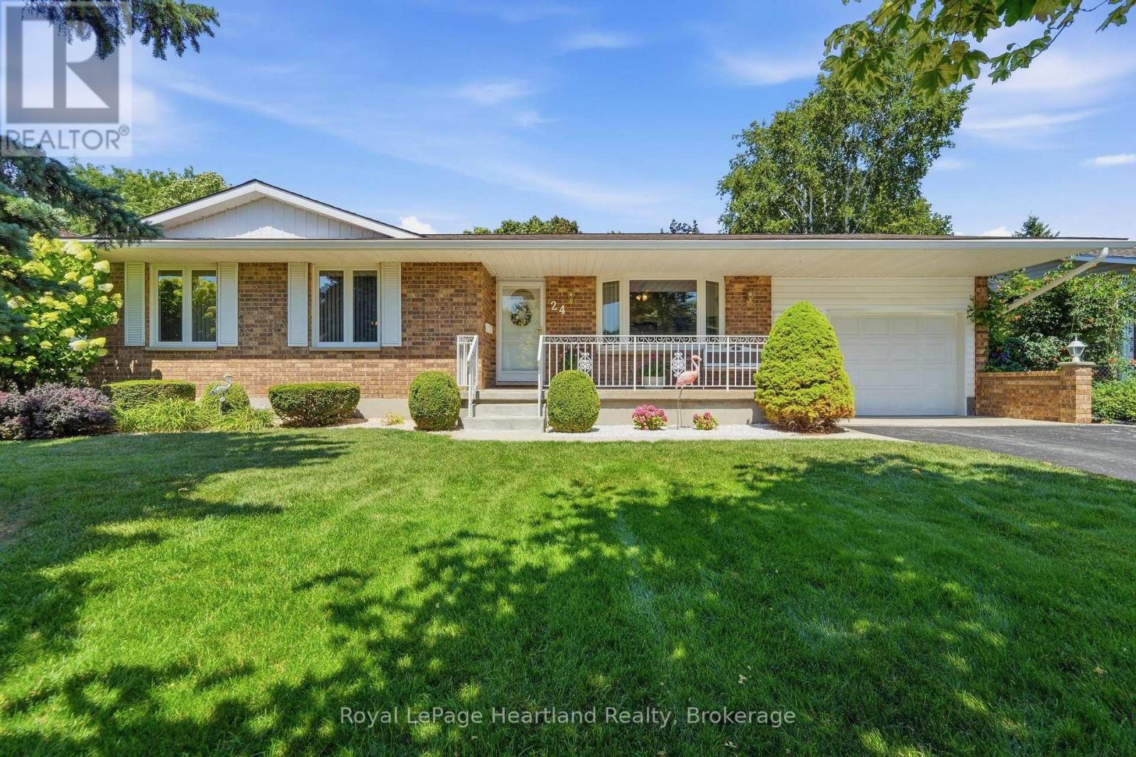 24 Leonard Drive, Goderich (Goderich (Town)), ON - Outdoor With Deck Patio Veranda