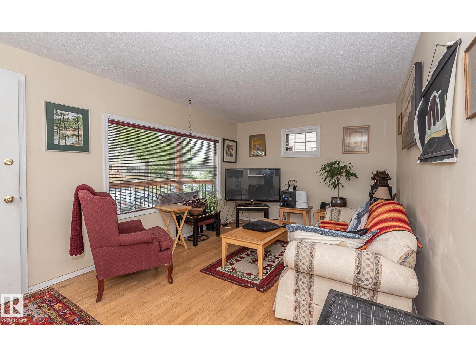 9623 110A Av Nw, Edmonton, AB