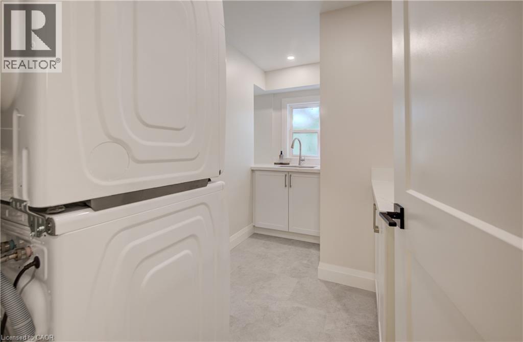34 Moore Avenue N, Waterloo, ON - Indoor Photo Showing Laundry Room