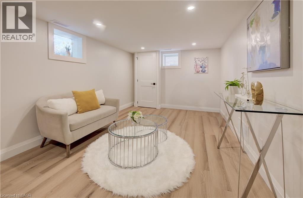 34 Moore Avenue N, Waterloo, ON - Indoor