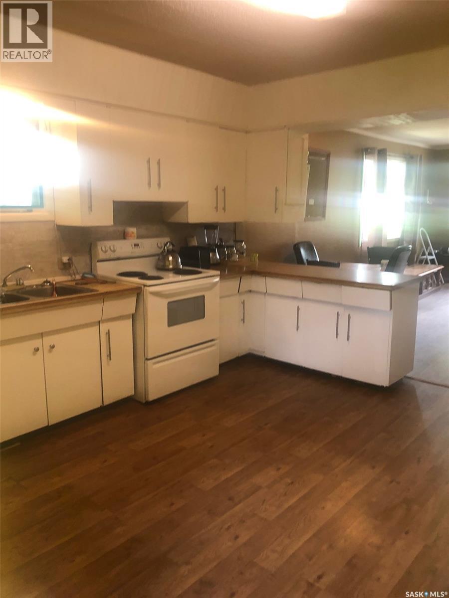 219 3Rd Avenue E, Canora, SK - Indoor Photo Showing Kitchen With Double Sink