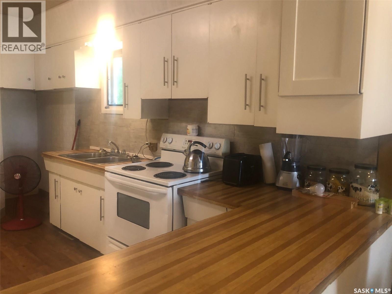 219 3Rd Avenue E, Canora, SK - Indoor Photo Showing Kitchen With Double Sink