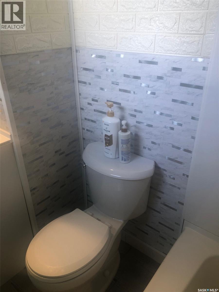 219 3Rd Avenue E, Canora, SK - Indoor Photo Showing Bathroom