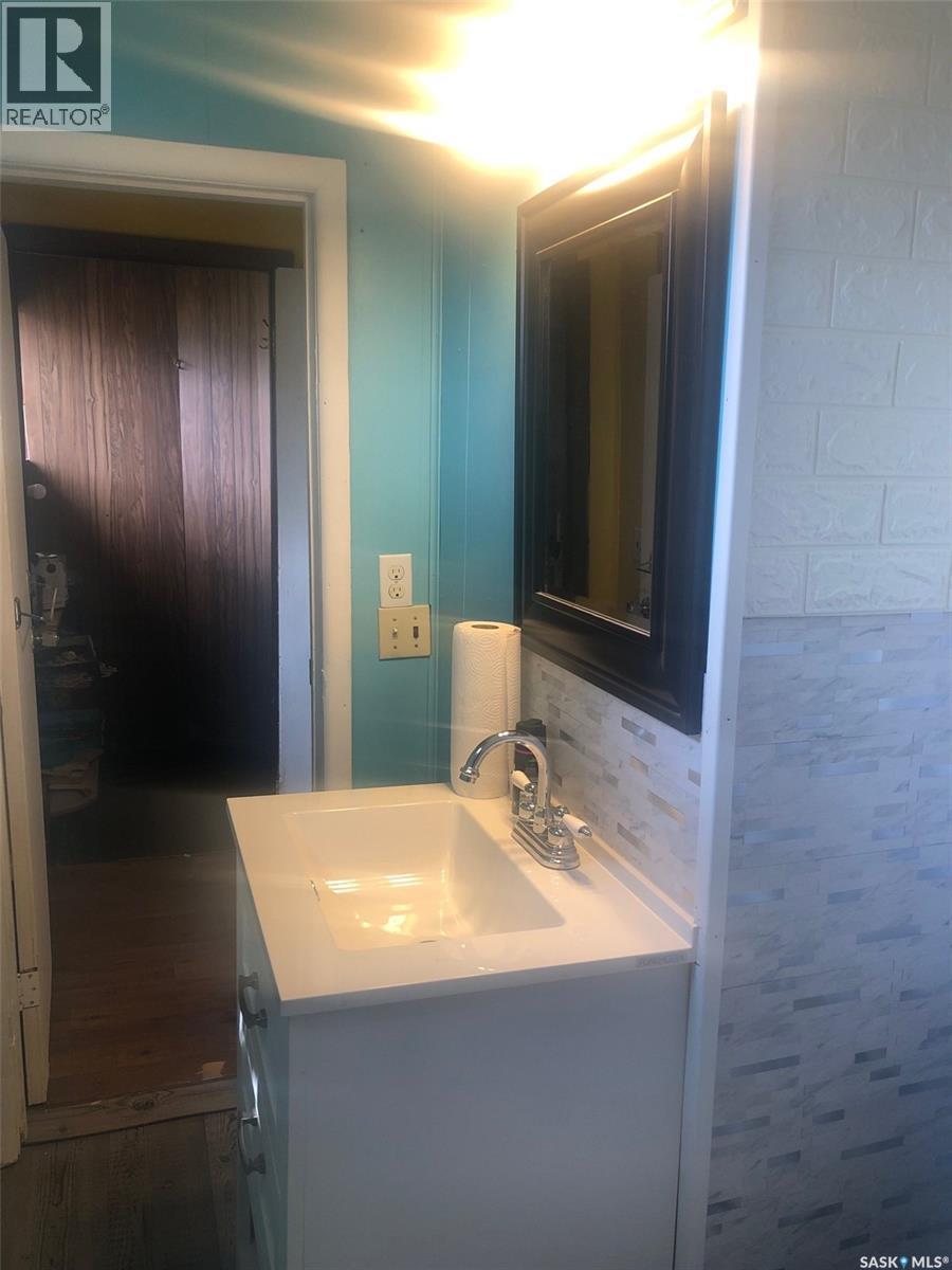 219 3Rd Avenue E, Canora, SK - Indoor Photo Showing Bathroom