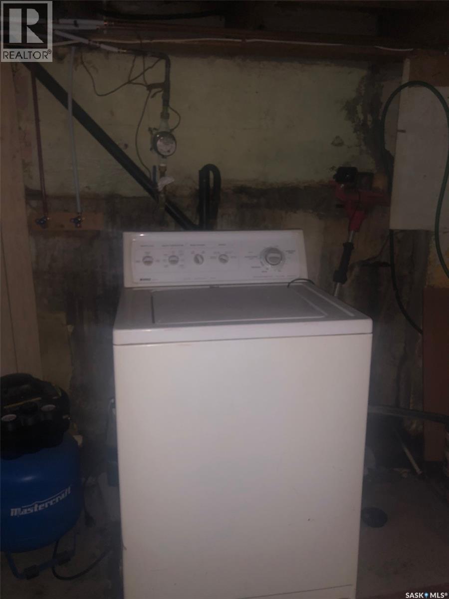 219 3Rd Avenue E, Canora, SK - Indoor Photo Showing Laundry Room