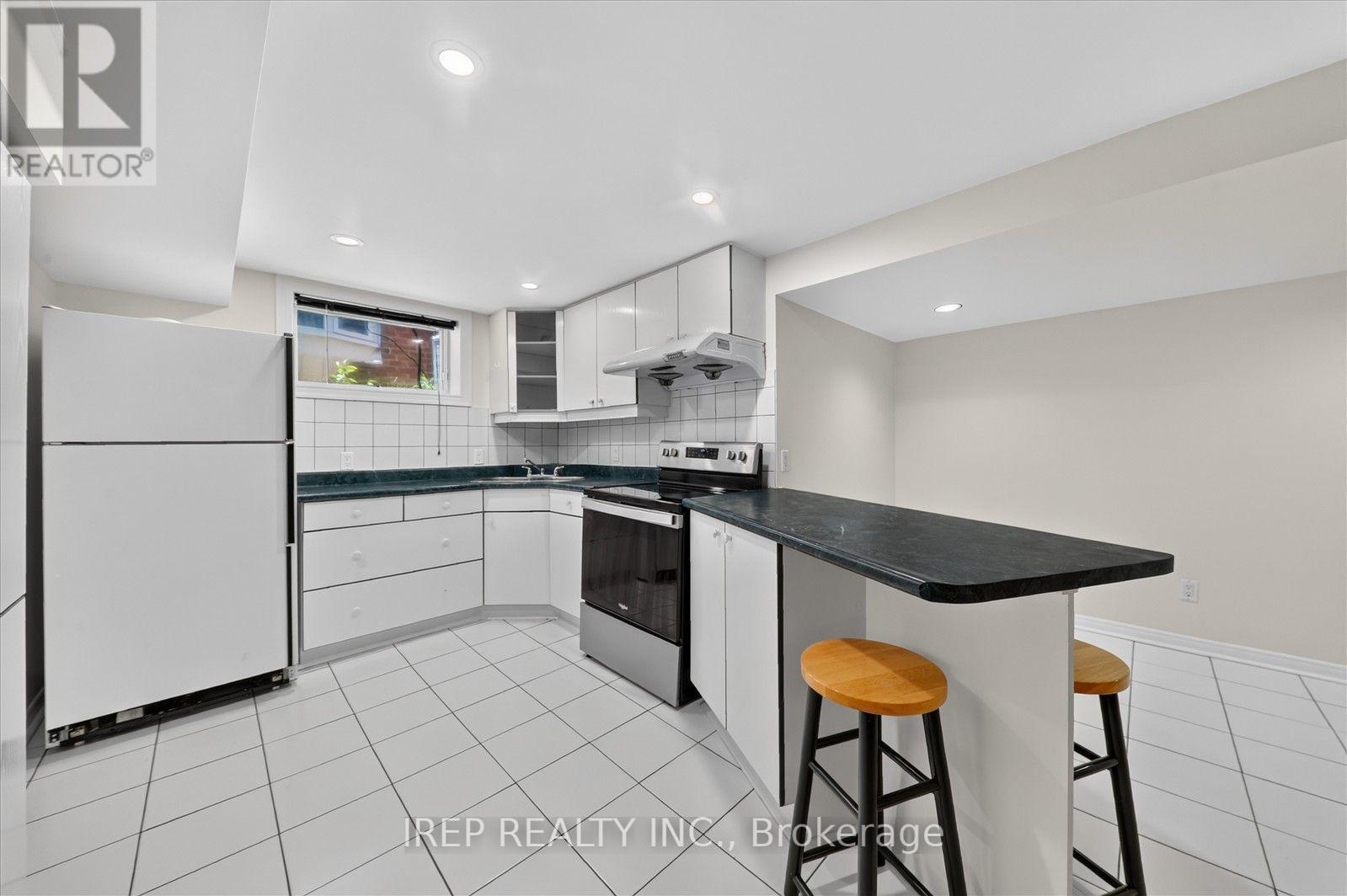 Lower - 6 Carmichael Drive, Whitby, ON - Indoor Photo Showing Kitchen
