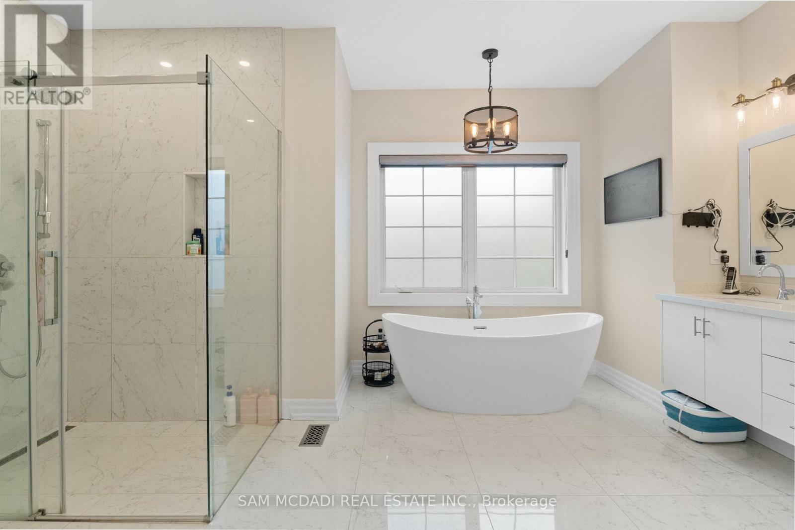 834 Edistel Crescent, Mississauga, ON - Indoor Photo Showing Bathroom