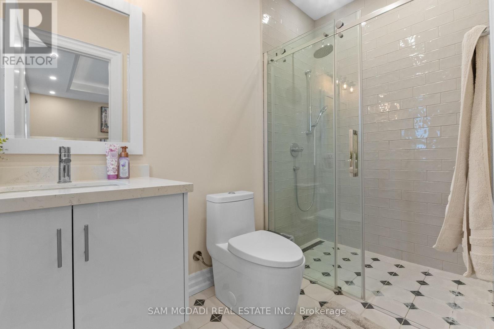 834 Edistel Crescent, Mississauga, ON - Indoor Photo Showing Bathroom