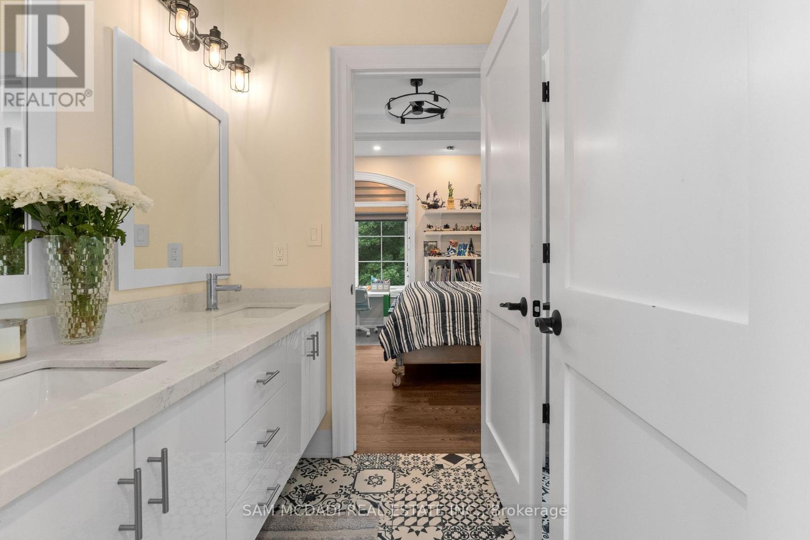 834 Edistel Crescent, Mississauga, ON - Indoor Photo Showing Bathroom