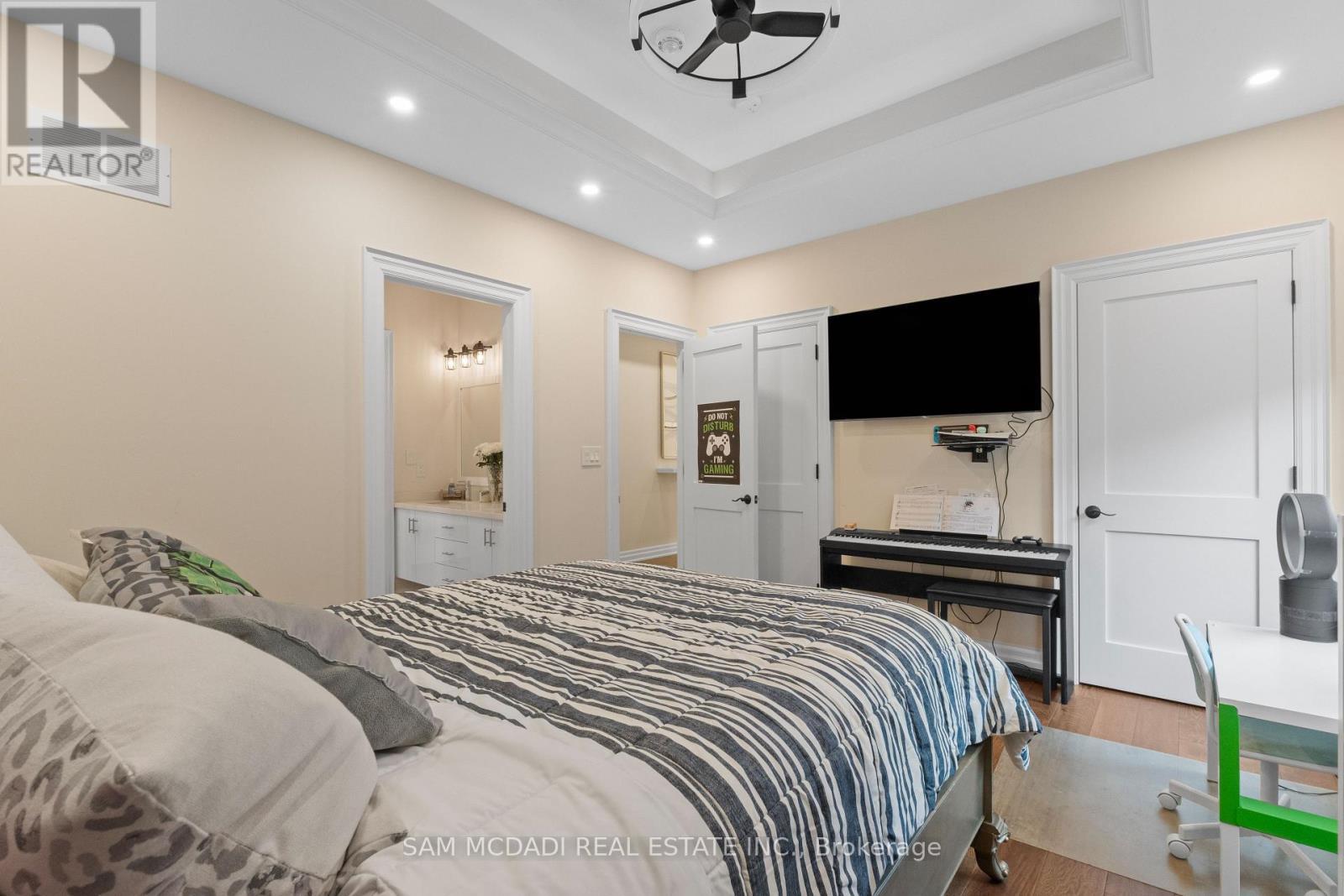 834 Edistel Crescent, Mississauga, ON - Indoor Photo Showing Bedroom