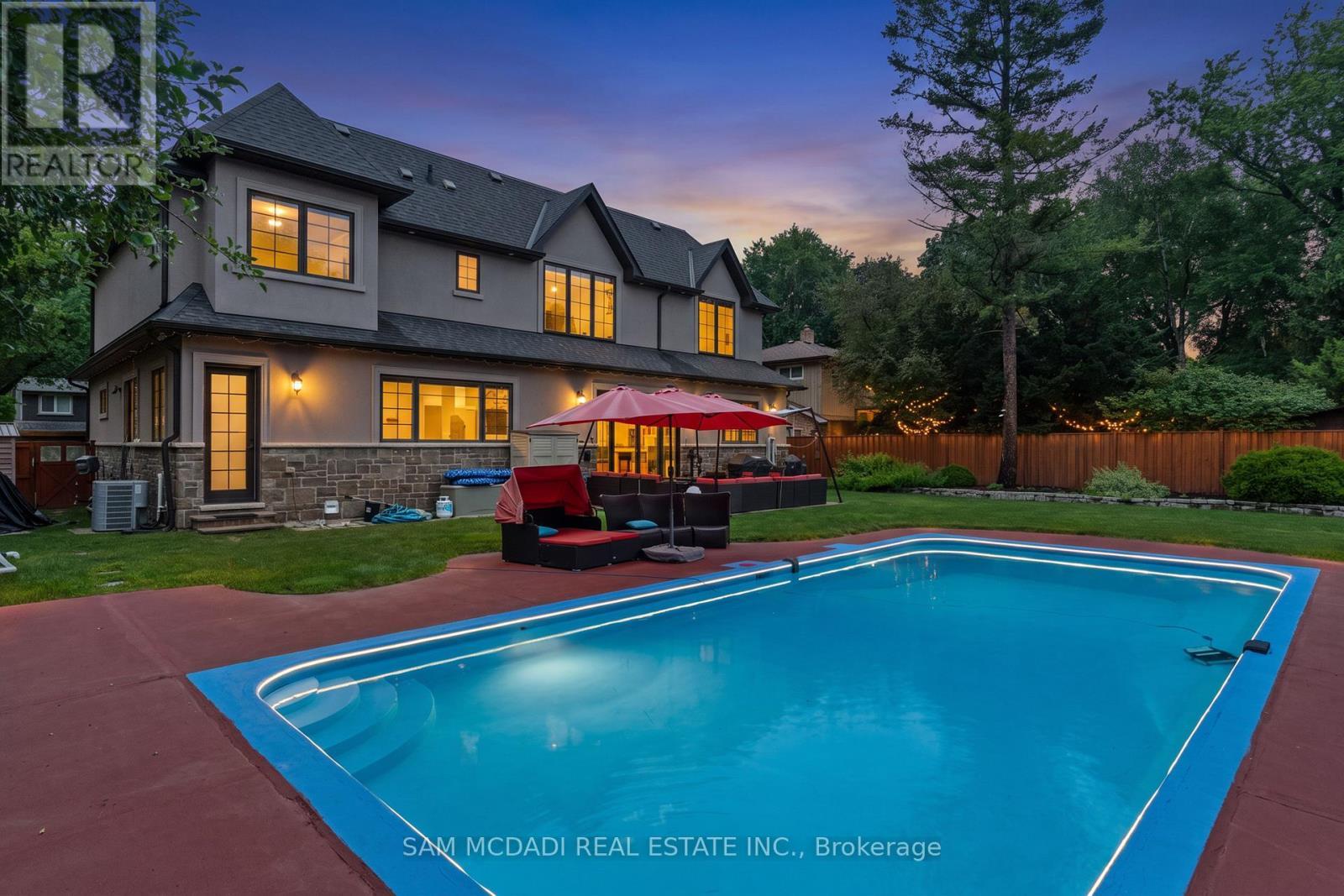 834 Edistel Crescent, Mississauga, ON - Outdoor With In Ground Pool