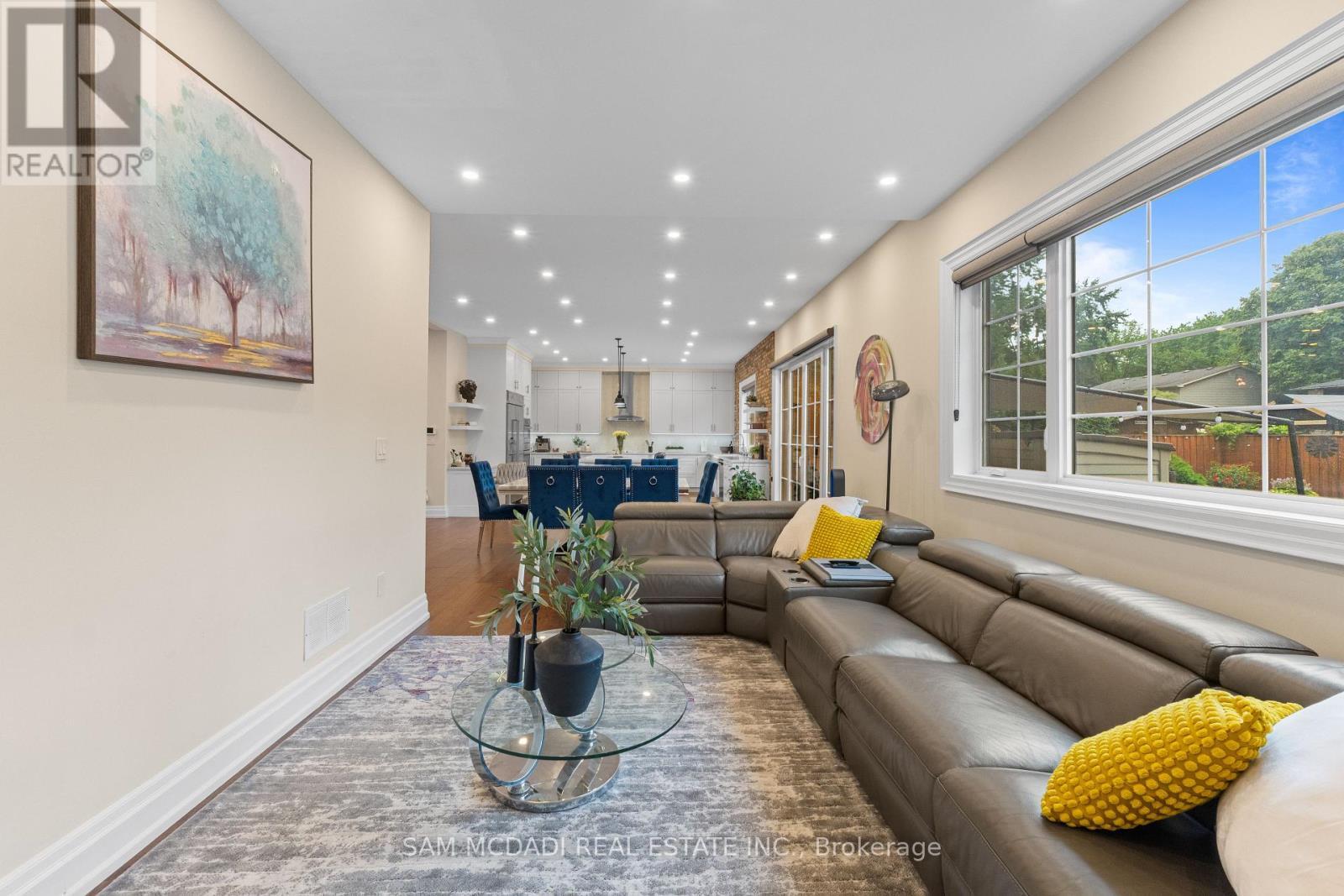 834 Edistel Crescent, Mississauga, ON - Indoor Photo Showing Living Room