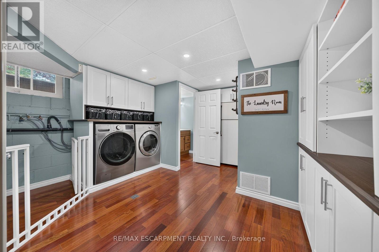 8399 Dickenson Road E, Hamilton, ON - Indoor Photo Showing Laundry Room