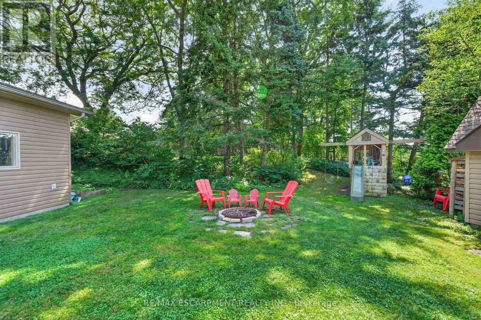 8399 Dickenson Road E, Hamilton, ON - Outdoor