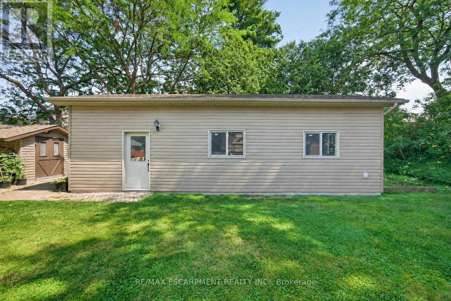 8399 Dickenson Road E, Hamilton, ON - Outdoor With Exterior