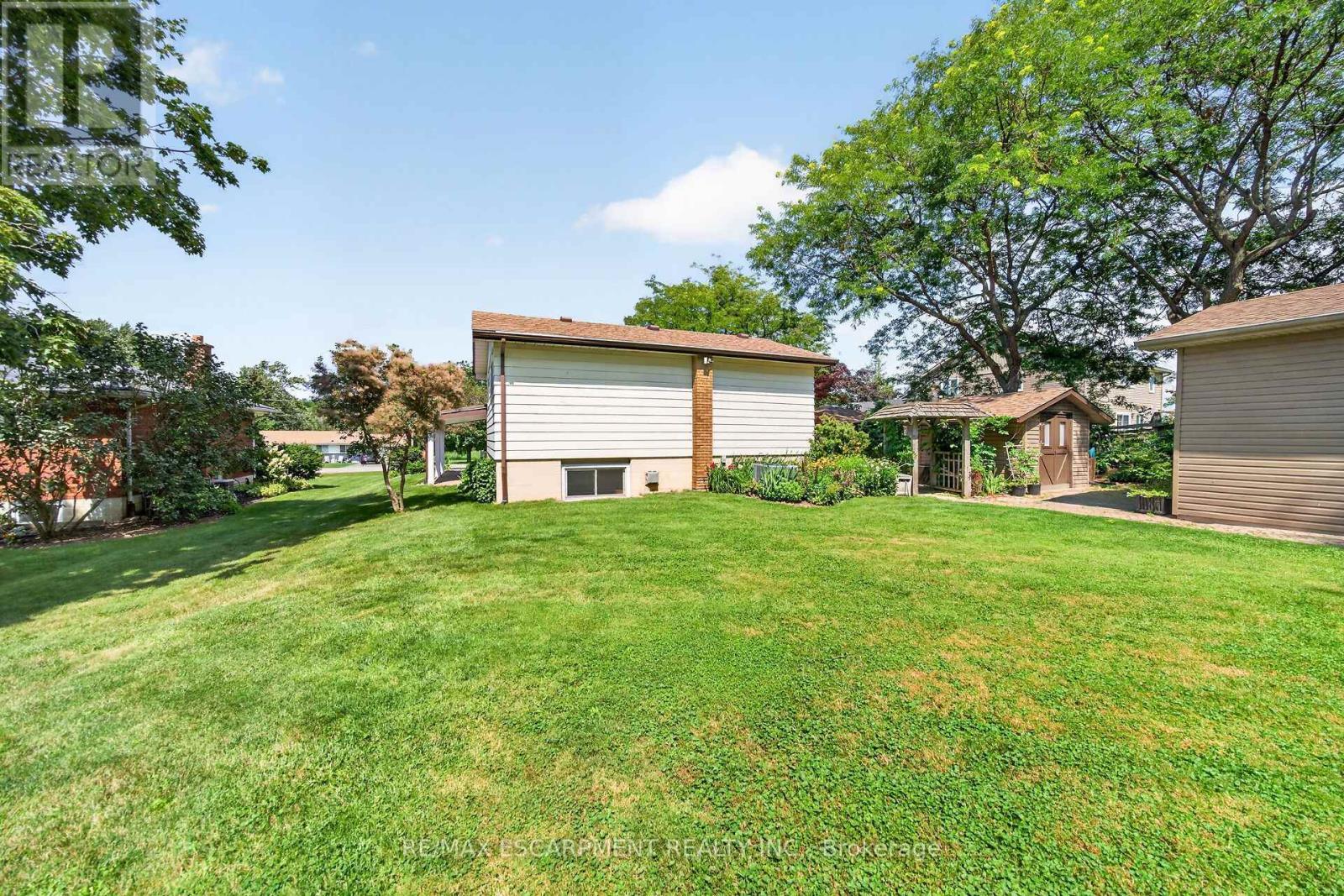 8399 Dickenson Road E, Hamilton, ON - Outdoor