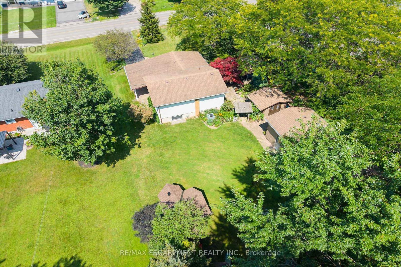 8399 Dickenson Road E, Hamilton, ON - Outdoor