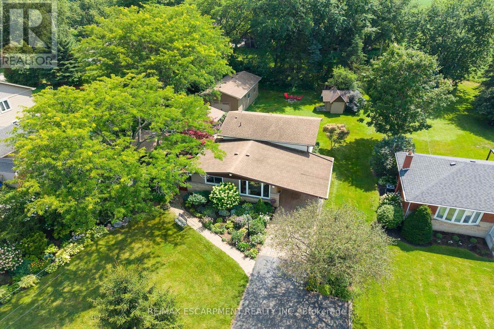8399 Dickenson Road E, Hamilton, ON - Outdoor