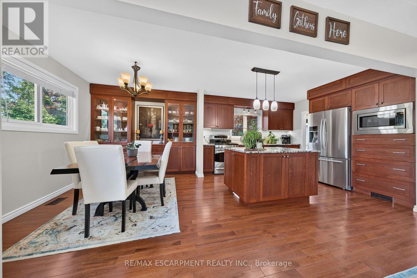 8399 Dickenson Road E, Hamilton, ON - Indoor