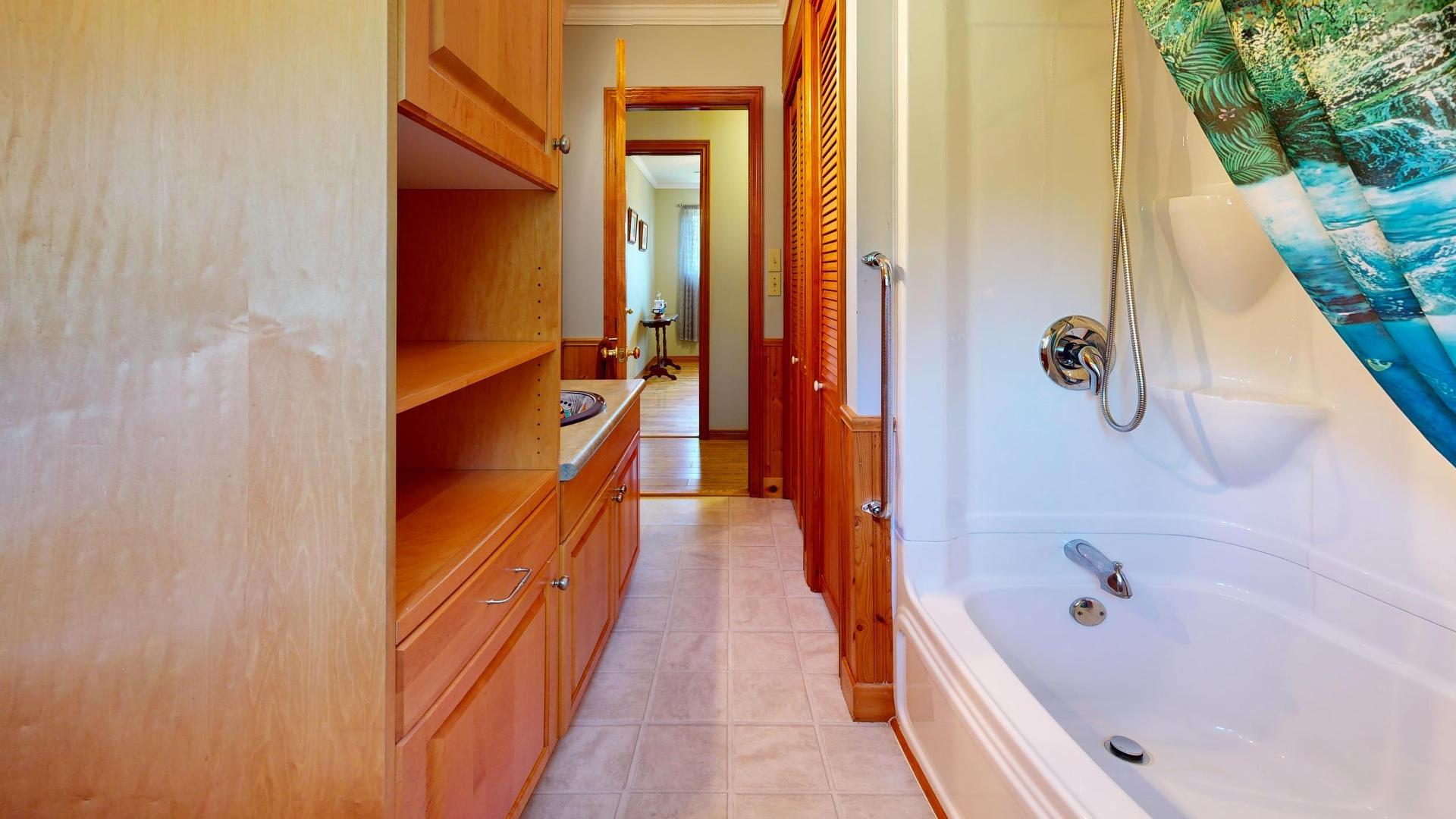 56 North Side Road, Riverport, NS - Indoor Photo Showing Bathroom