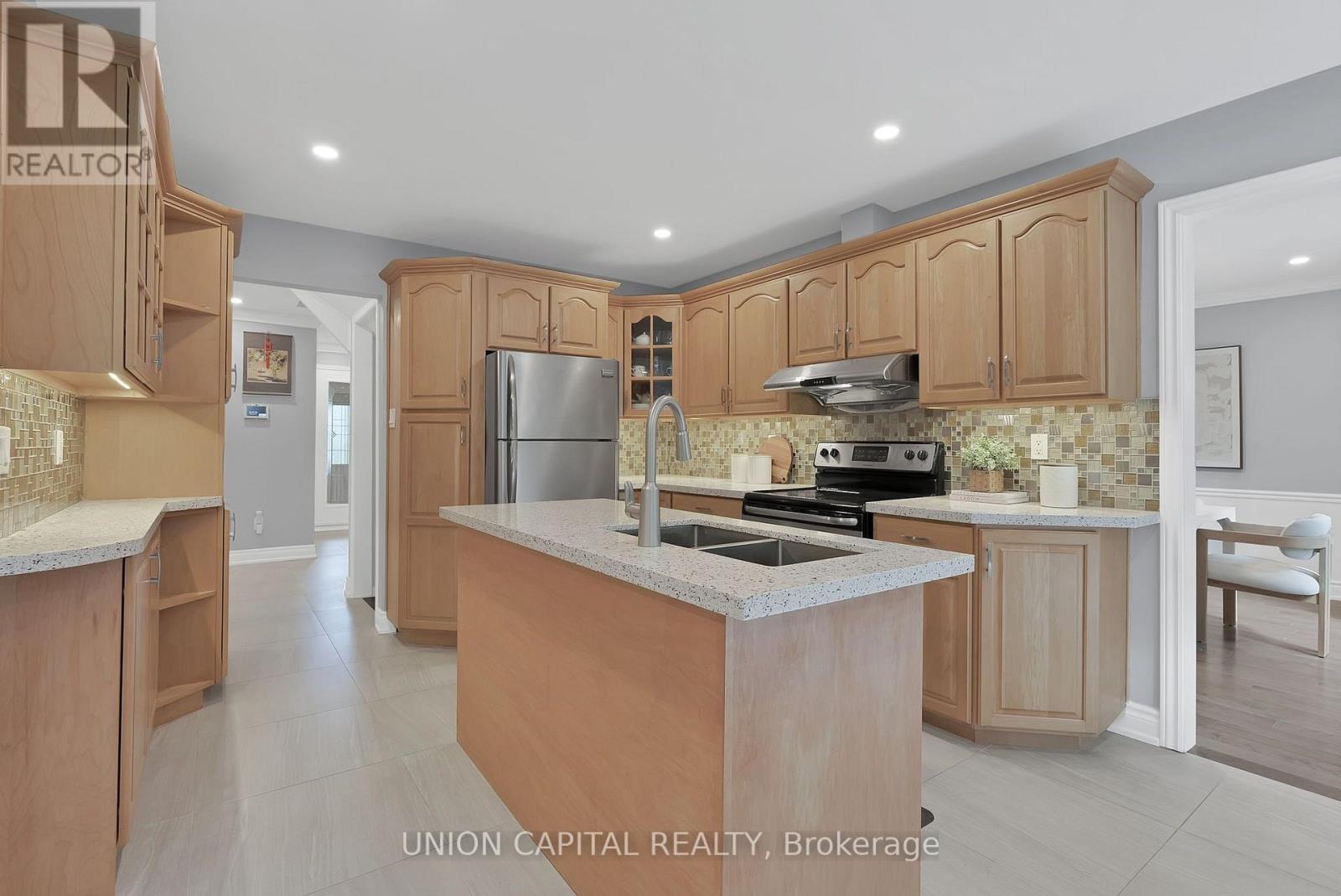 35 Mccarty Crescent, Markham, ON - Indoor Photo Showing Kitchen With Double Sink