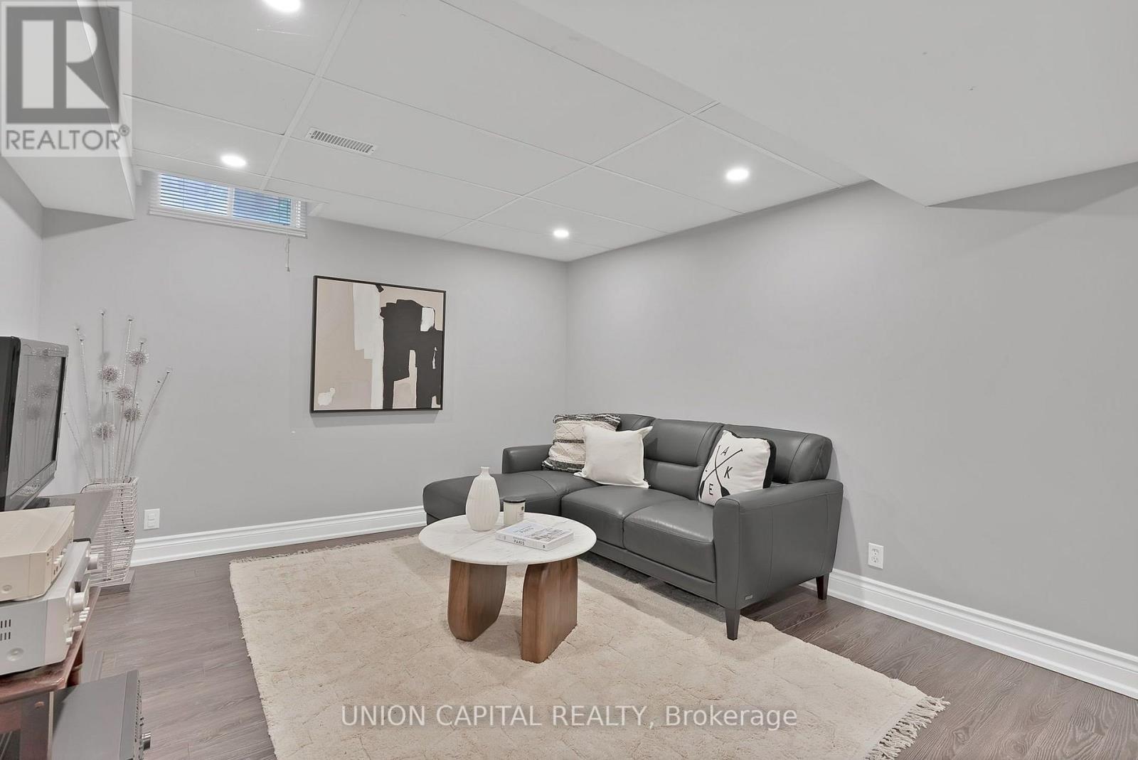35 Mccarty Crescent, Markham, ON - Indoor