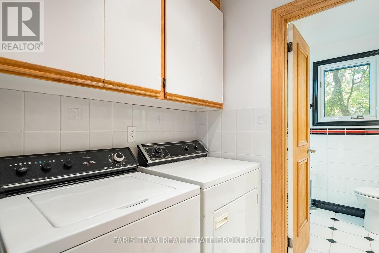2554 Champlain Road, Tiny, ON - Indoor Photo Showing Laundry Room