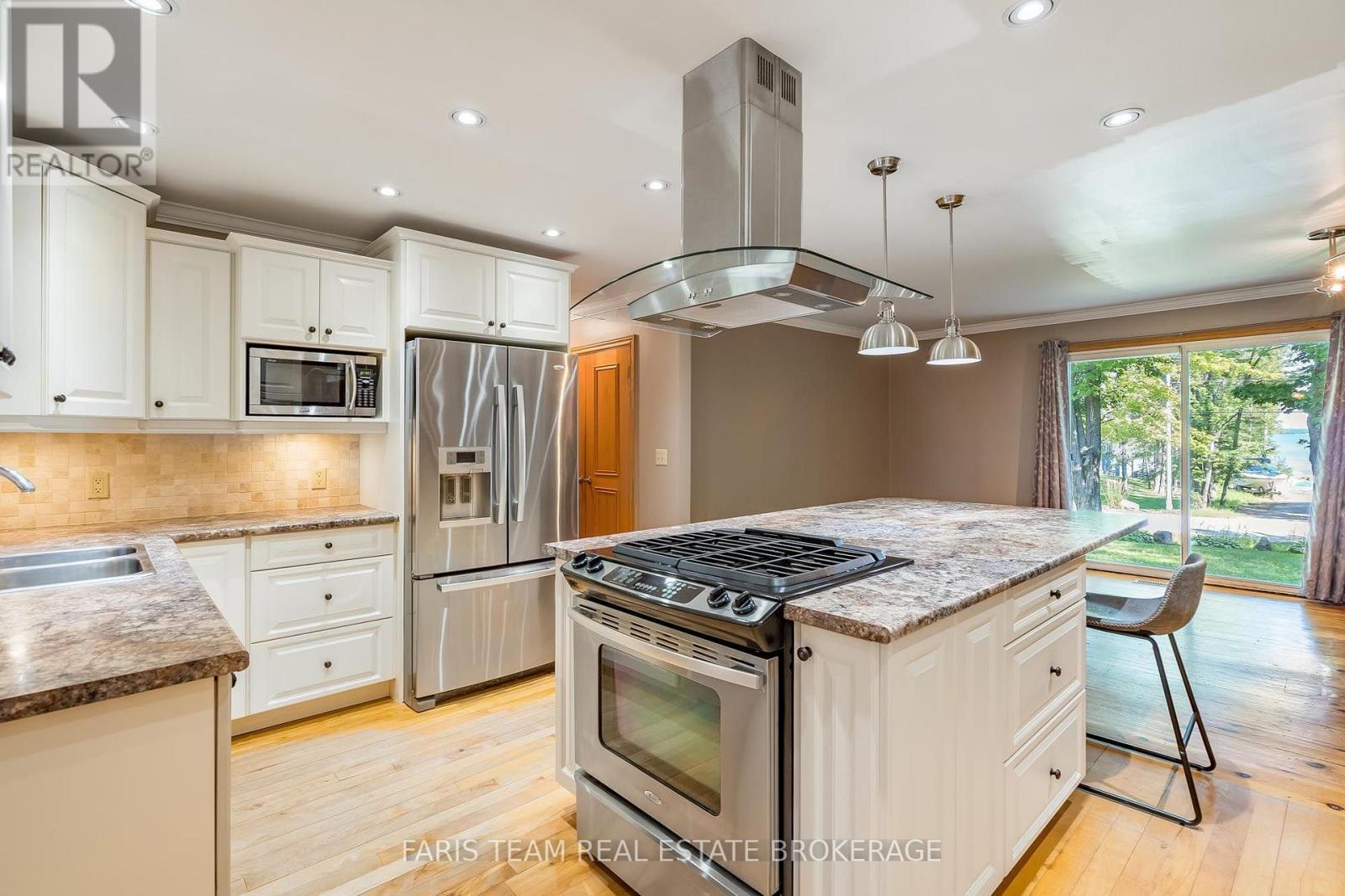 2554 Champlain Road, Tiny, ON - Indoor Photo Showing Kitchen With Double Sink With Upgraded Kitchen