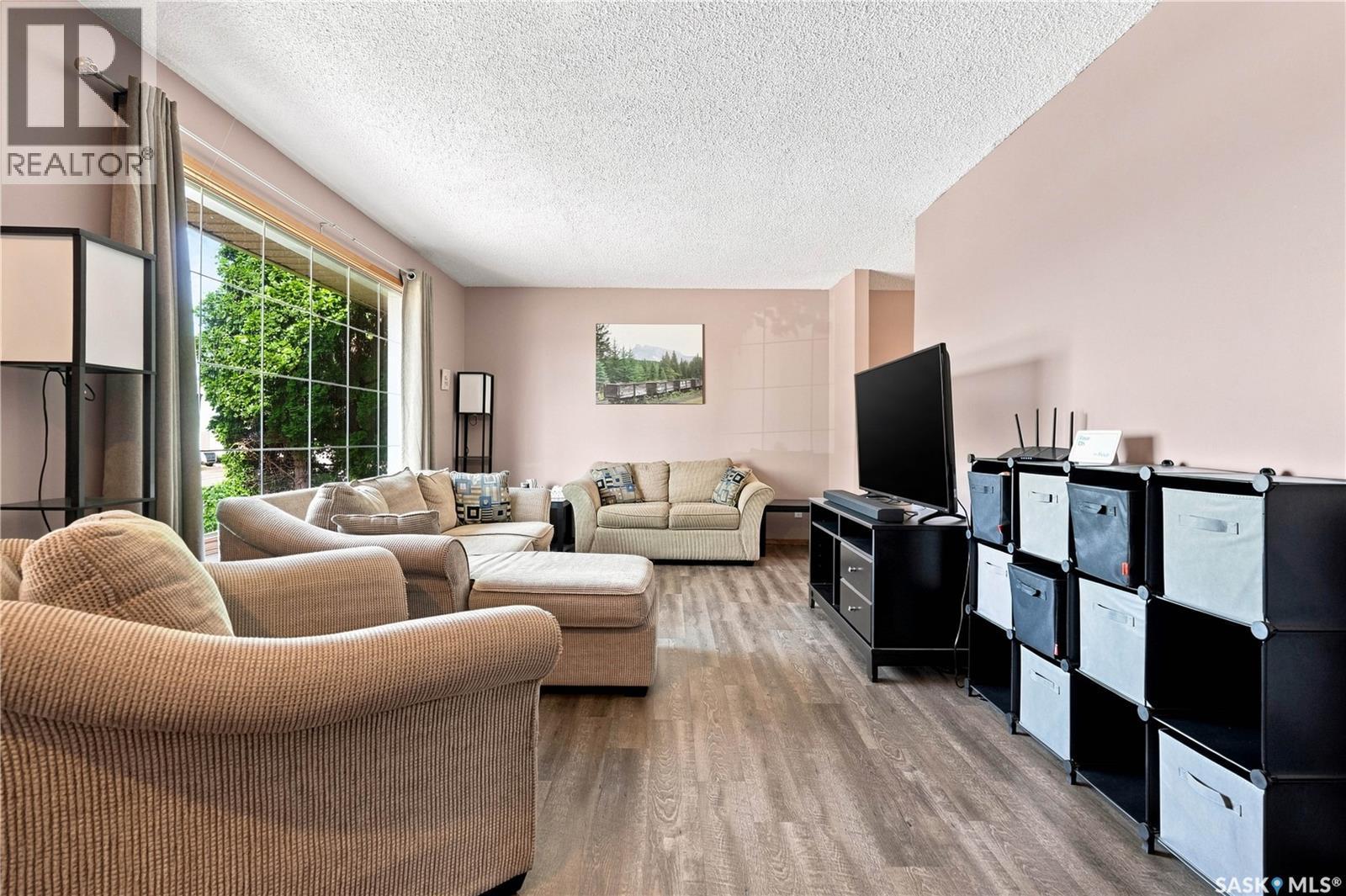 1409 Duffield Street W, Moose Jaw, SK - Indoor Photo Showing Living Room