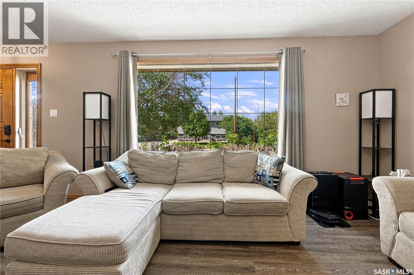 1409 Duffield Street W, Moose Jaw, SK - Indoor Photo Showing Living Room