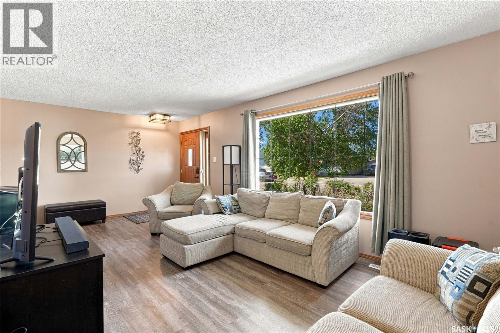 1409 Duffield Street W, Moose Jaw, SK - Indoor Photo Showing Living Room