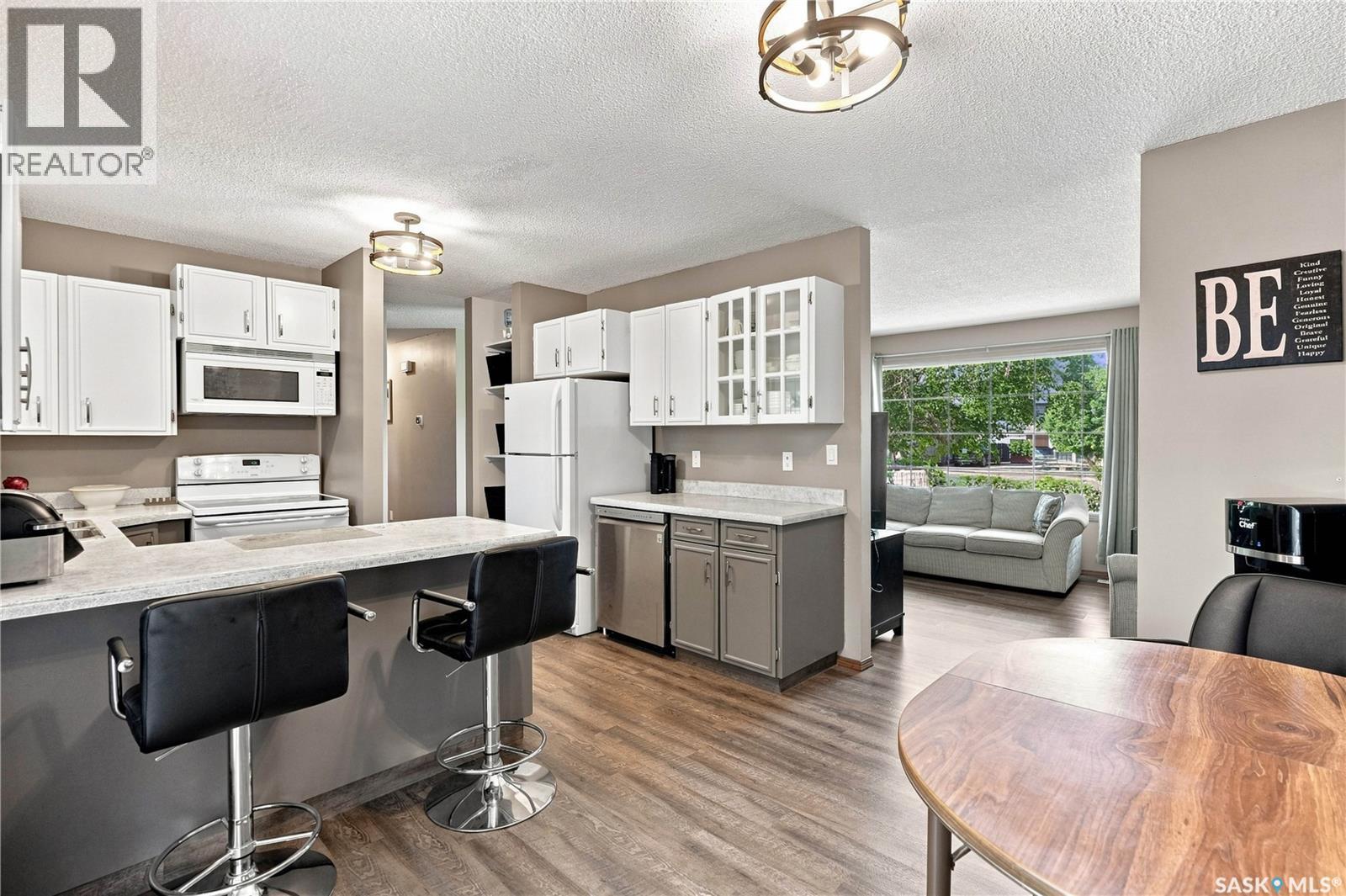 1409 Duffield Street W, Moose Jaw, SK - Indoor Photo Showing Kitchen With Double Sink