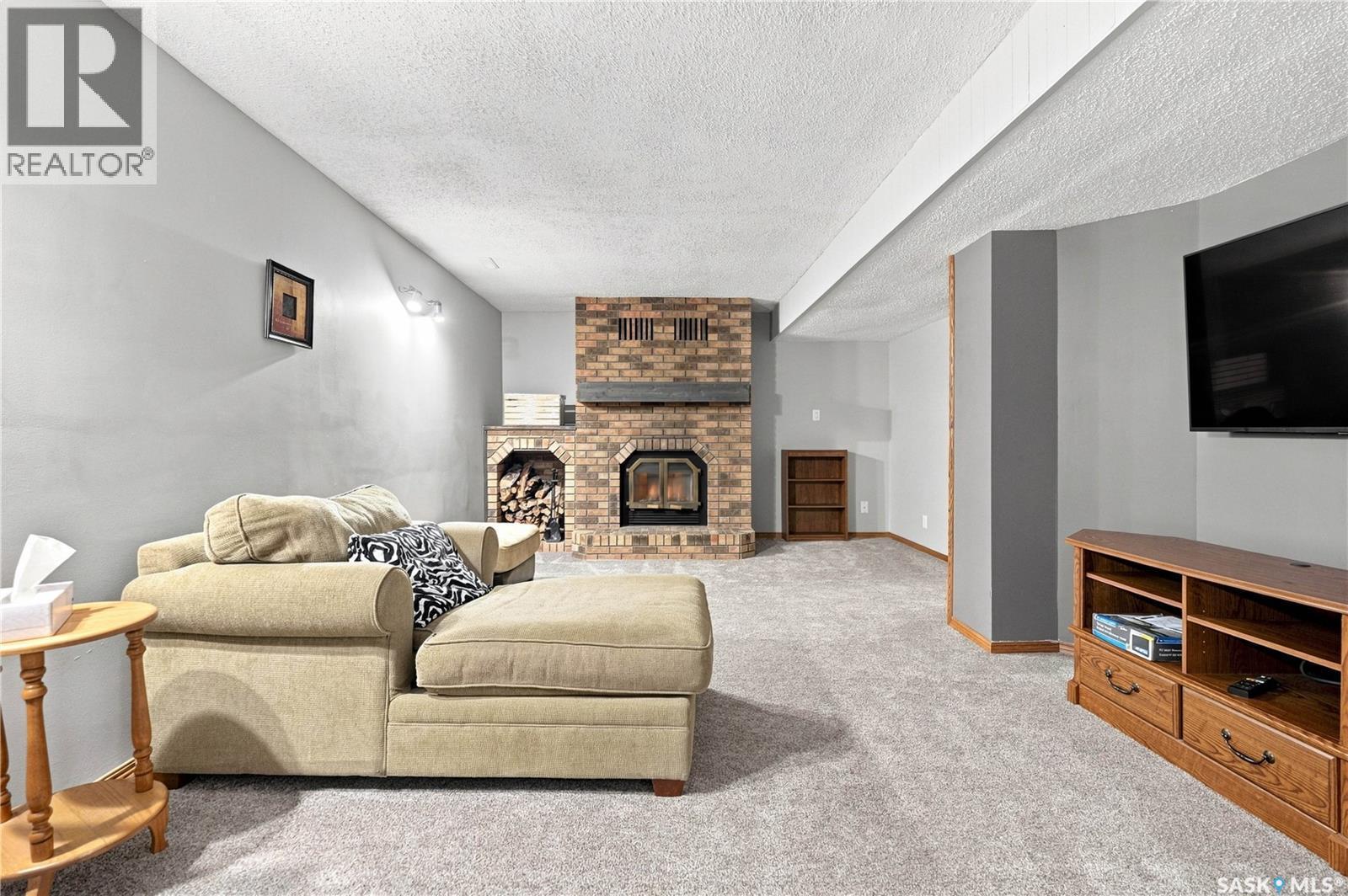 1409 Duffield Street W, Moose Jaw, SK - Indoor Photo Showing Living Room With Fireplace