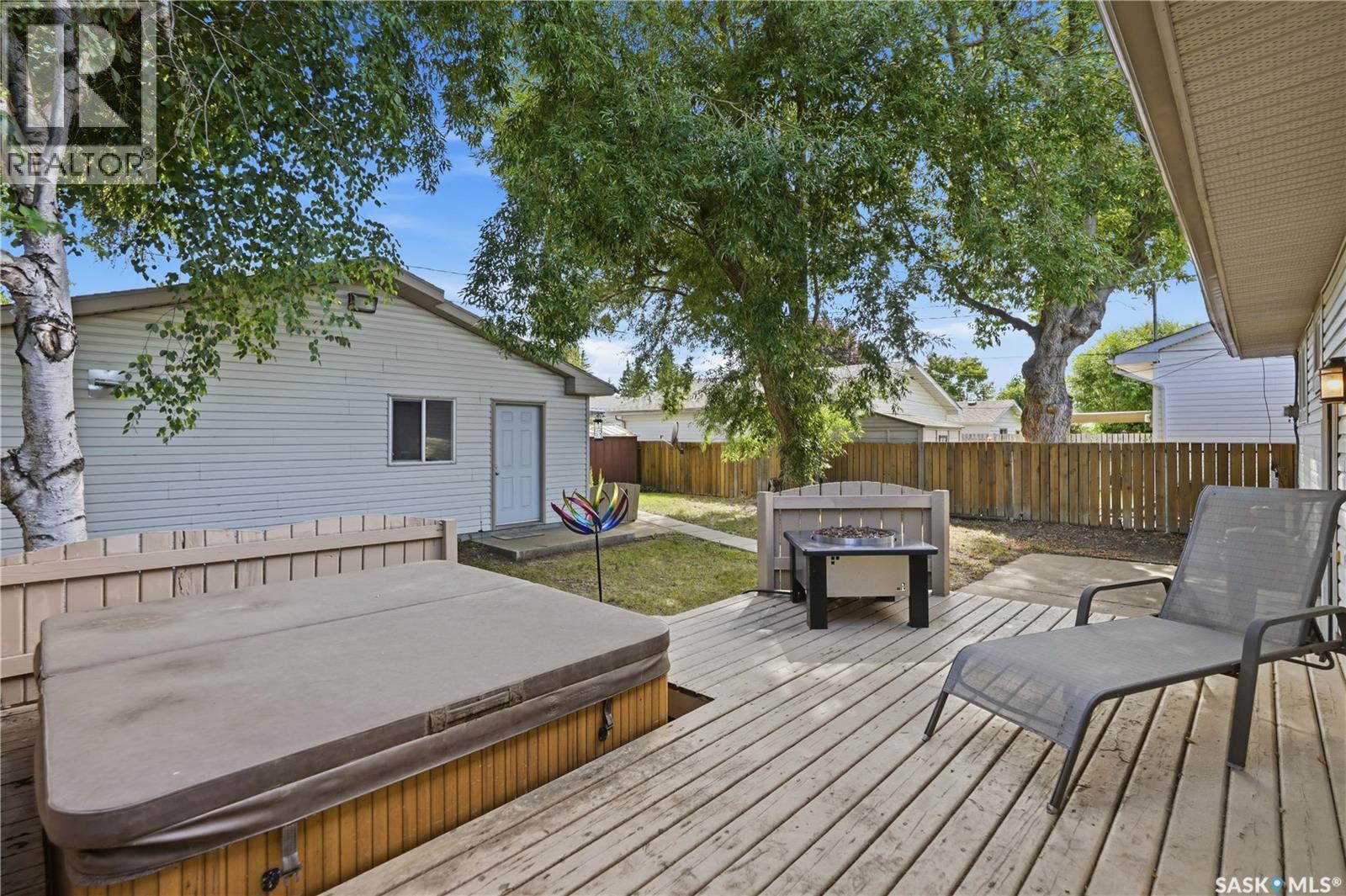 1409 Duffield Street W, Moose Jaw, SK - Outdoor With Deck Patio Veranda With Exterior