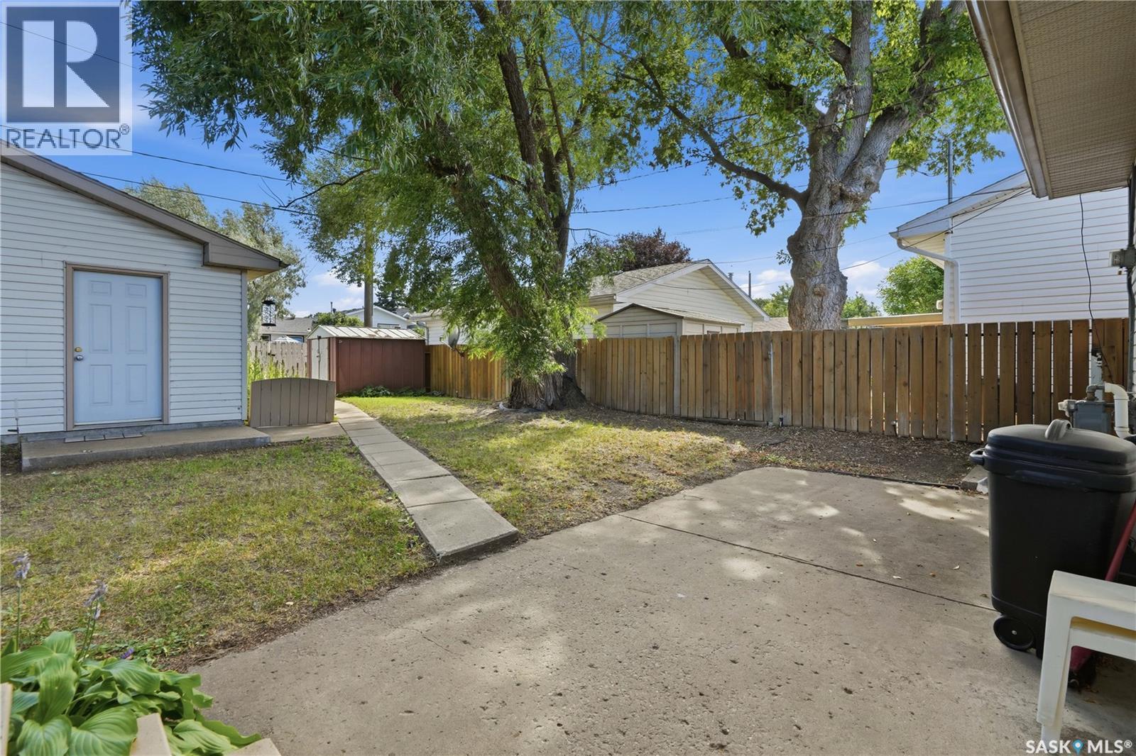1409 Duffield Street W, Moose Jaw, SK - Outdoor