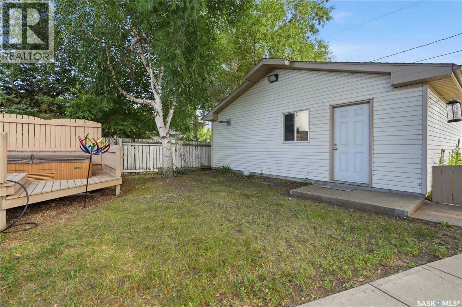 1409 Duffield Street W, Moose Jaw, SK - Outdoor