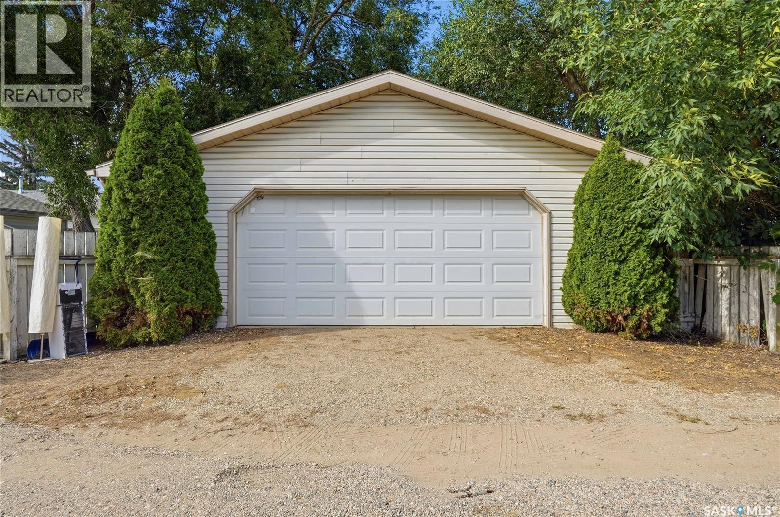 1409 Duffield Street W, Moose Jaw, SK - Outdoor With Exterior