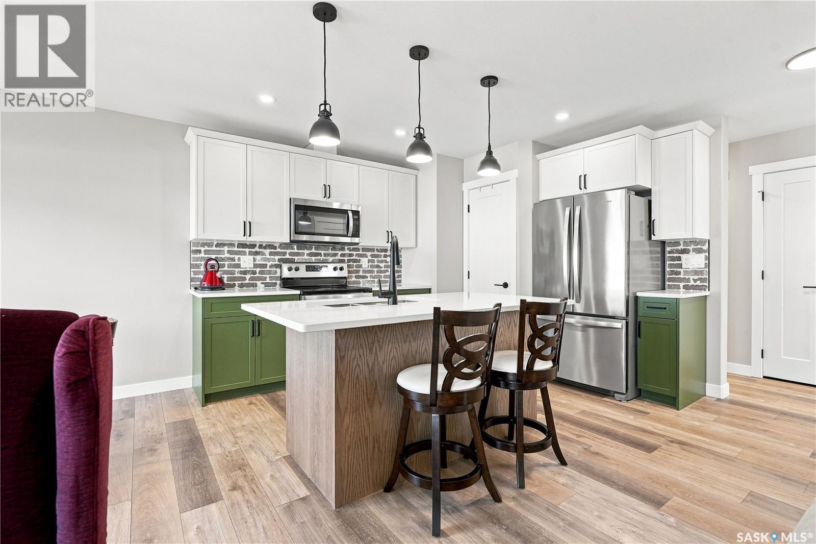 435 Myles Heidt Manor, Saskatoon, SK - Indoor Photo Showing Kitchen With Stainless Steel Kitchen With Upgraded Kitchen