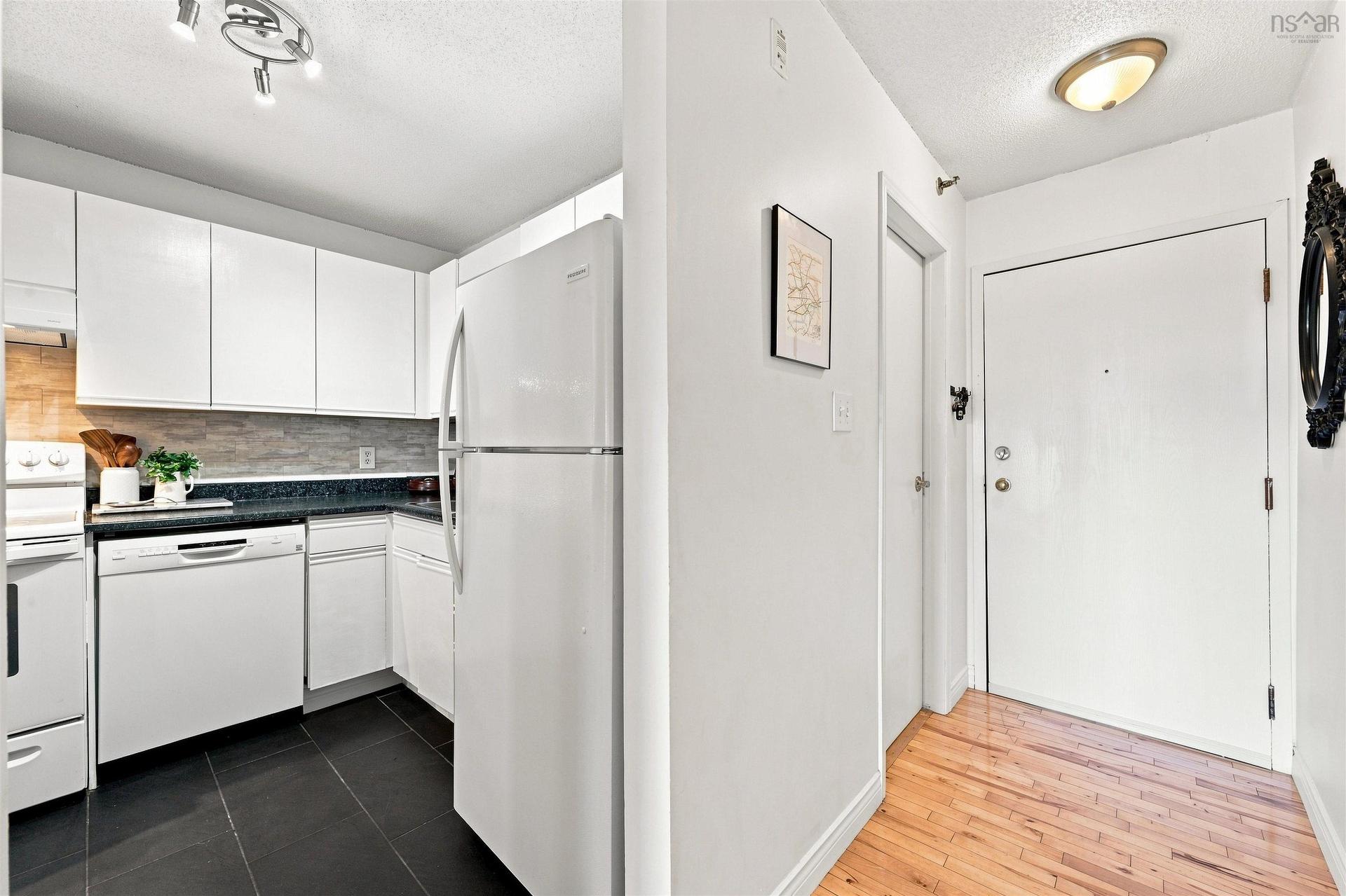 401 3600 John Parr Drive, Halifax, NS - Indoor Photo Showing Kitchen