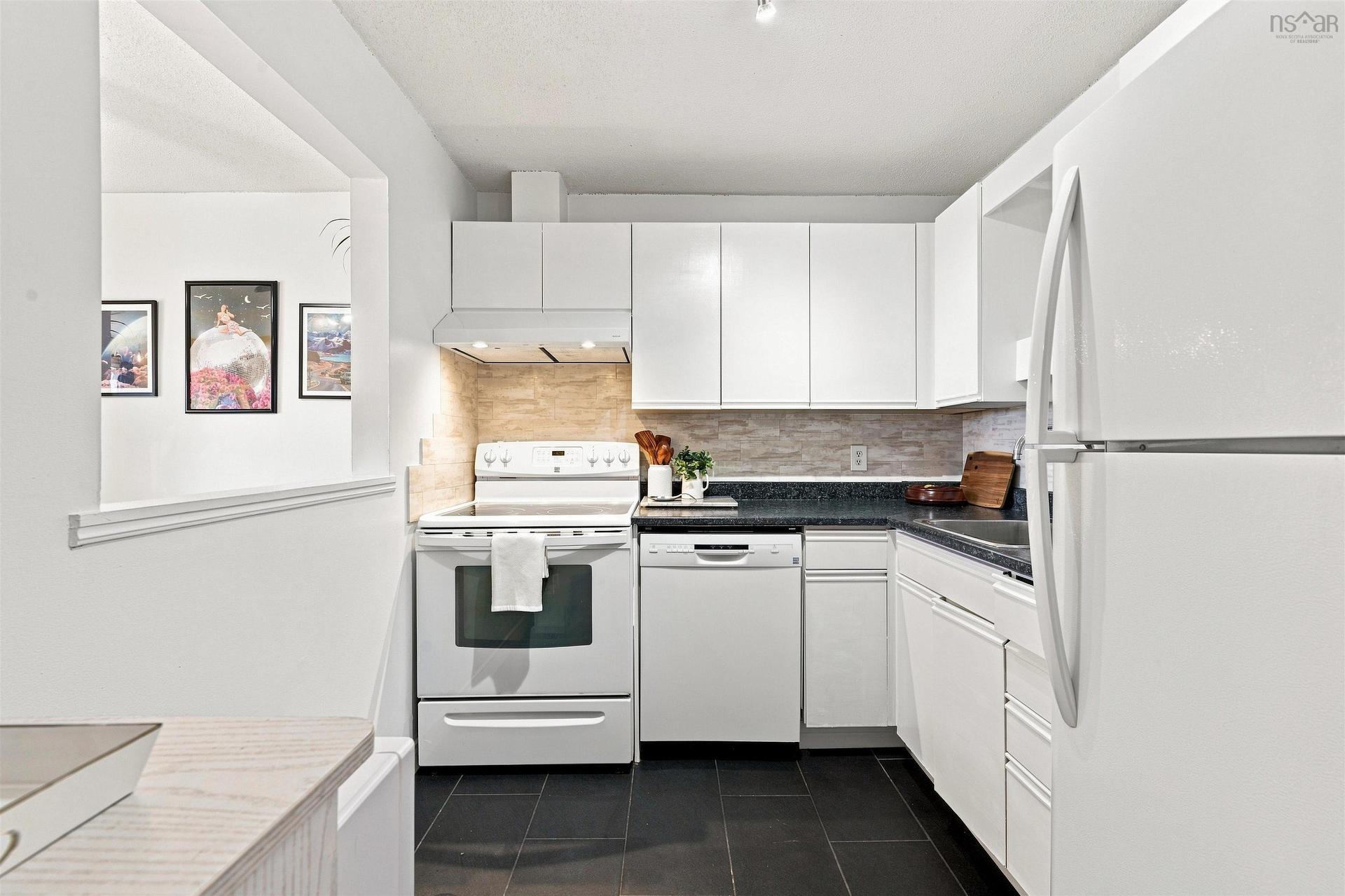 401 3600 John Parr Drive, Halifax, NS - Indoor Photo Showing Kitchen