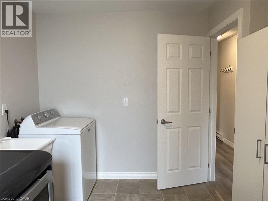 15 Montclair Crescent Unit# 2, Simcoe, ON - Indoor Photo Showing Laundry Room