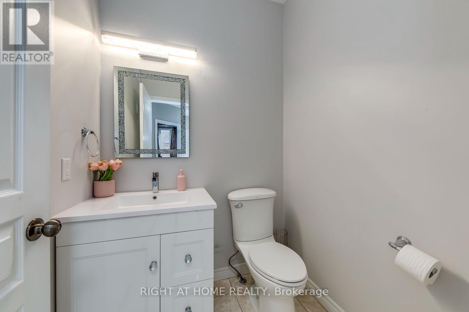 38 Assisi Street, Hamilton, ON - Indoor Photo Showing Bathroom