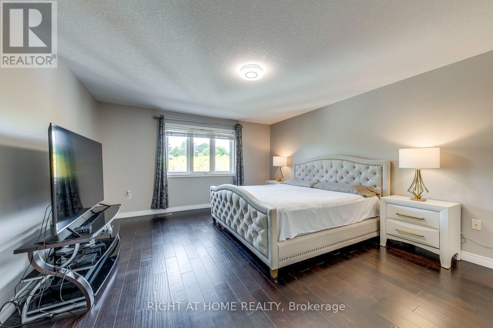 38 Assisi Street, Hamilton, ON - Indoor Photo Showing Bedroom