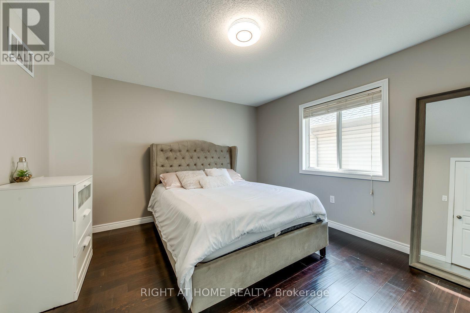 38 Assisi Street, Hamilton, ON - Indoor Photo Showing Bedroom