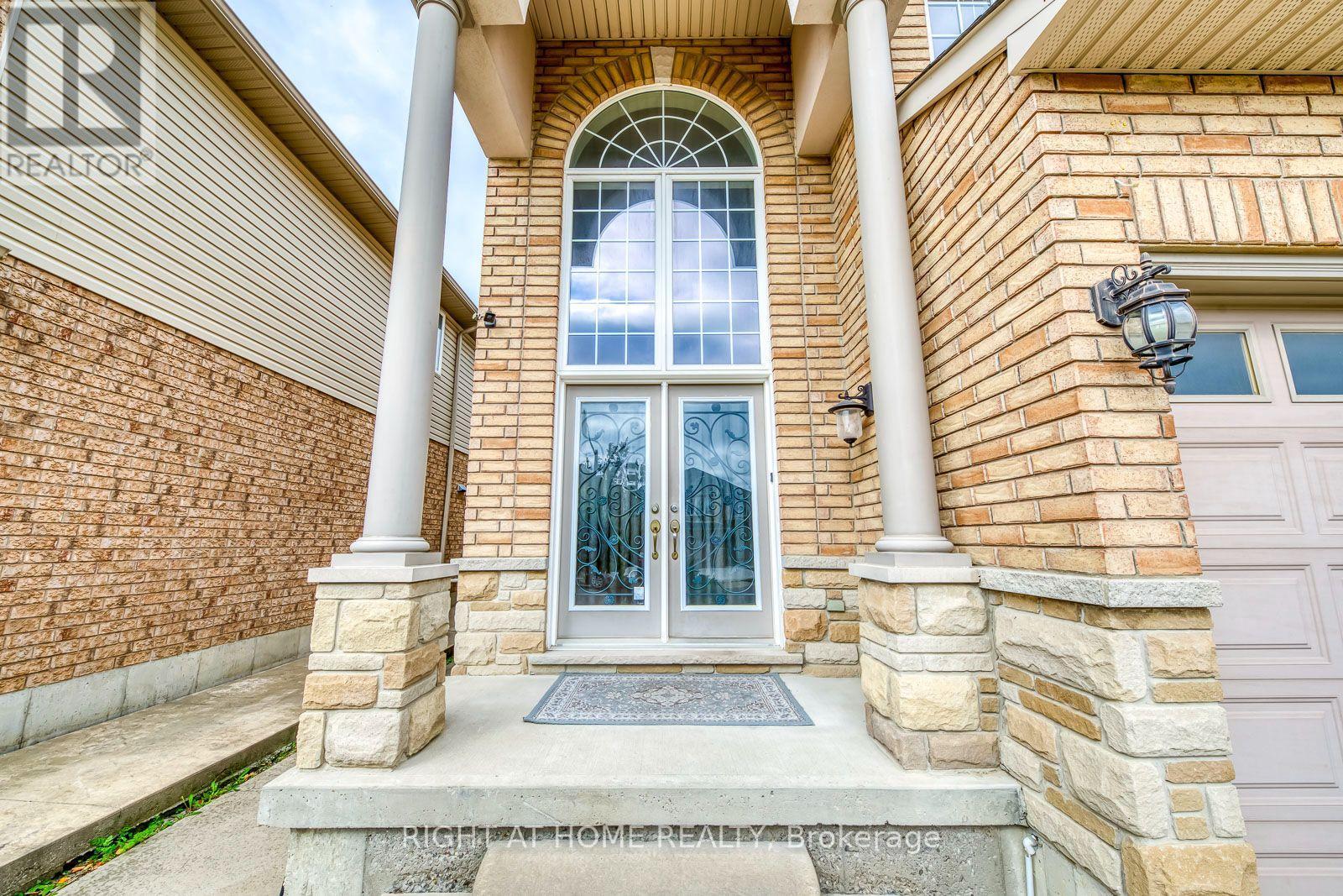 38 Assisi Street, Hamilton, ON - Outdoor