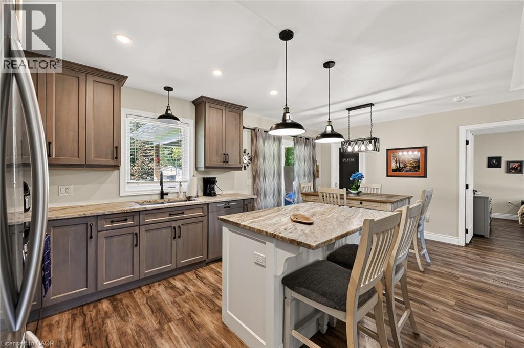 729 6Th Concession Rd Enr, Cultus, ON - Indoor Photo Showing Kitchen With Upgraded Kitchen