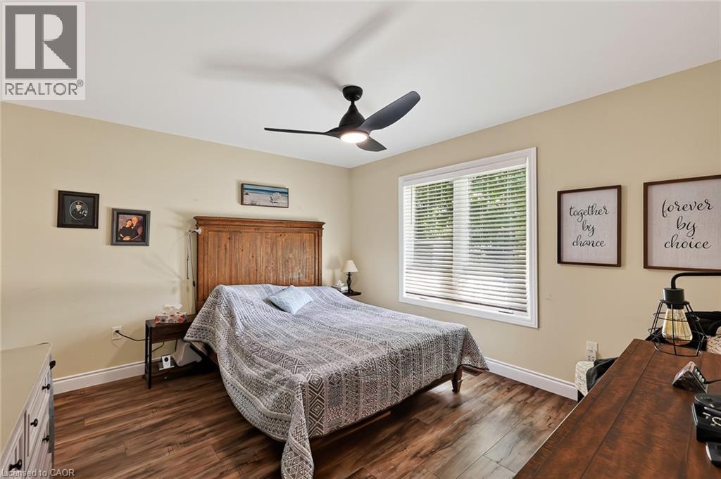 729 6Th Concession Rd Enr, Cultus, ON - Indoor Photo Showing Bedroom